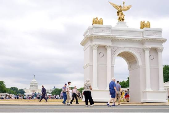 Trump triumphal arch